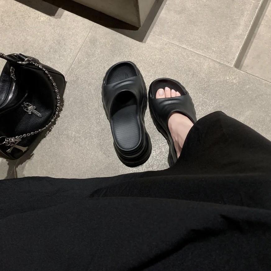 [] Wang Fried Model~ Small Person Height Increase 8CM Casual Height Increase Slope Heel Muffin Thick Bottom One-word Slippers Women