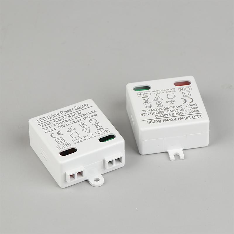 Блок живлення DC12V 24V Постійна напруга Комутований 3W 6W 12W Освітлення Світлодіодний Трансформатор 250 500mA 600 830mA 1.0mA Адаптер живлення