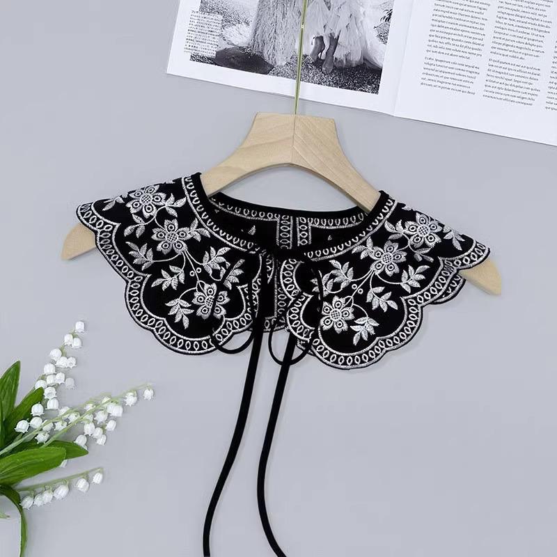 White Lace-Trimmed Peter Pan Collar Shawl - Women's Sweet Fashion Accessory