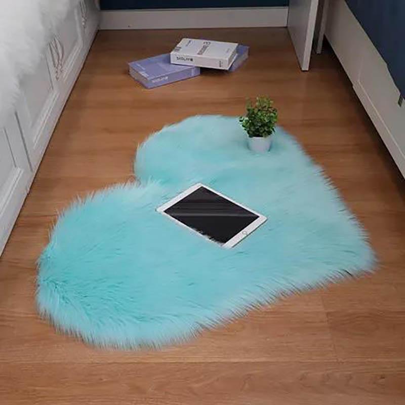 Imitation Wool Heart Shaped Floor Carpet Long Plush Cute Bedroom Bedside Teenage Heart Shaped Carpet Decoration
