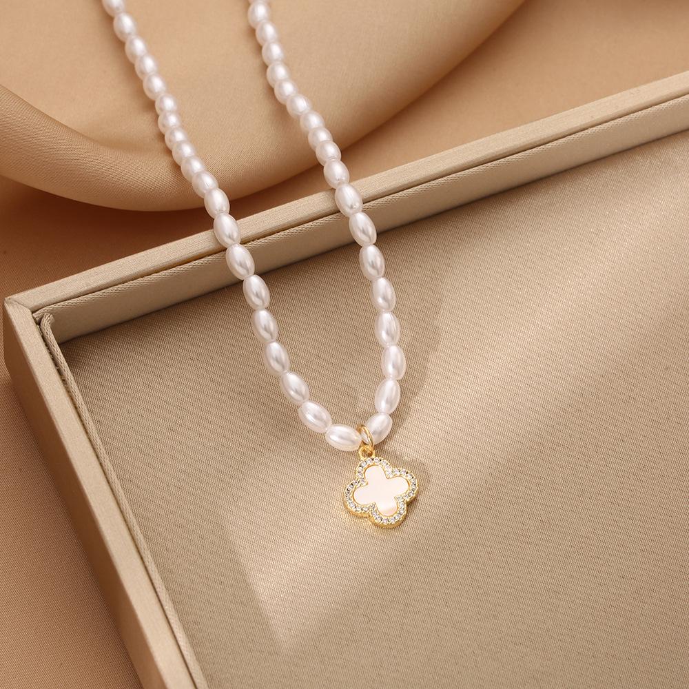 Hochwertige Damen Halskette aus Titanstahl mit vierblättrigem Kleeblatt - Nicht verblassend, vielseitige Schlüsselbeinkette