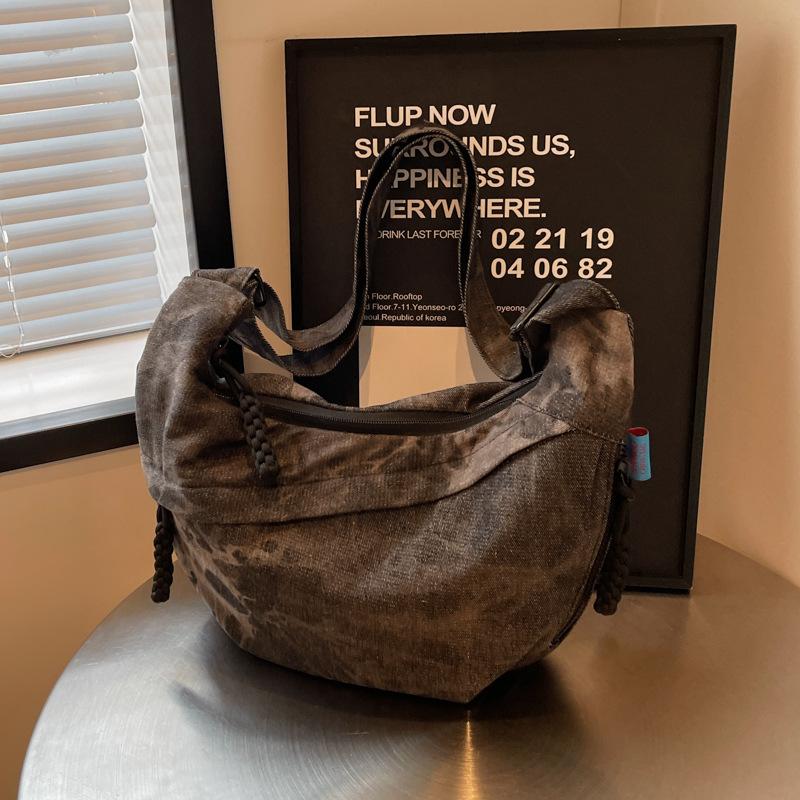 Damska torba na ramię typu Hobo na co dzień