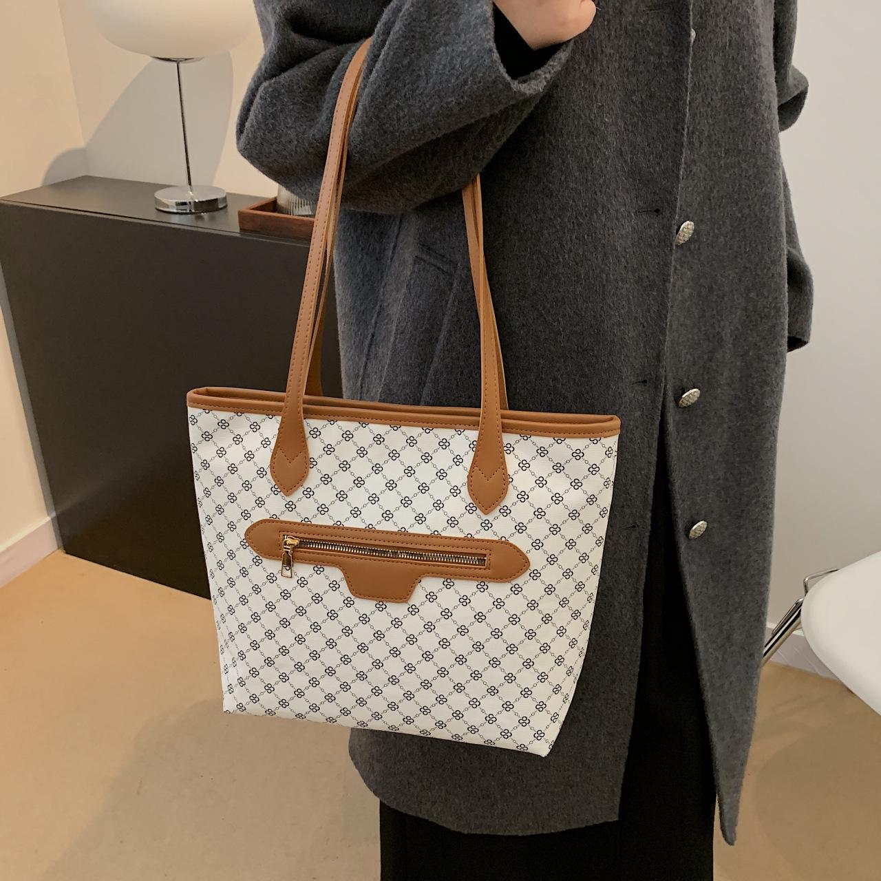 

2025 Retro Print Fashion Women s Large Capacity Crossbody Shoulder Bag - Versatile & Stylish