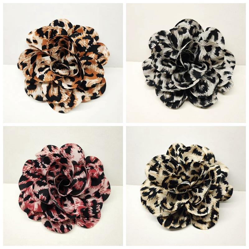 Spilla in chiffon con stampa leopardata