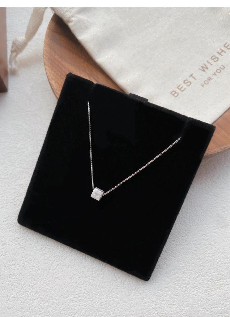 Sterling Silver Minimalist Square Pendant Necklace for Women – Light Luxury Pure Silver Sugar Cube Collarbone Chain