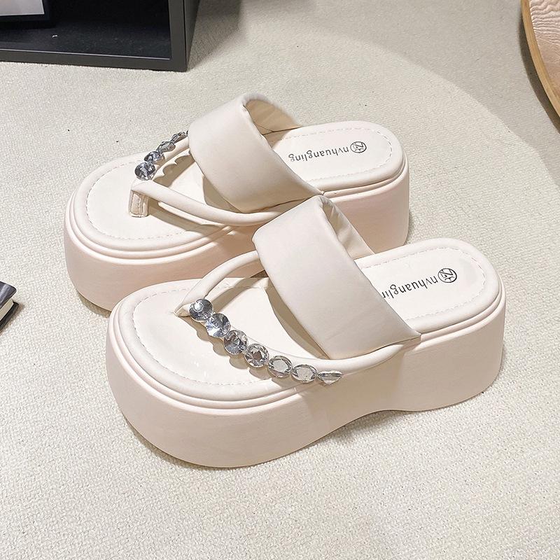 Silver heightening rhinestone pinch flip-flops women's summer wear 2025 new thick-bottomed seaside beach cool slippers toes