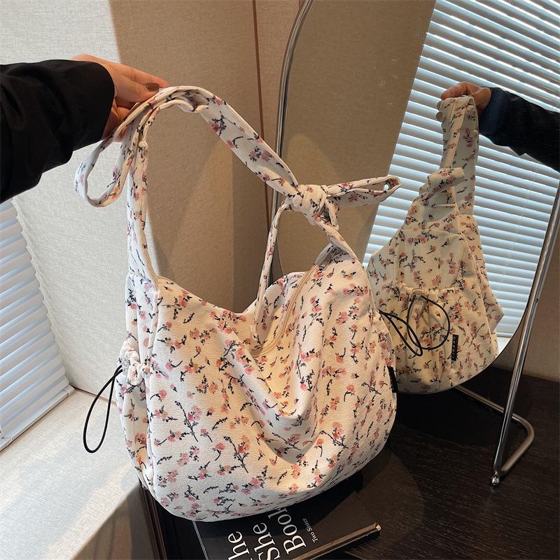 New Floral Canvas Tote: Lightweight, High-Capacity, Cute Design for Daily Commutes