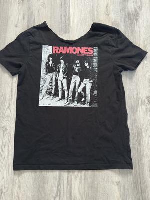 Na górę – T-shirty i koszulki
