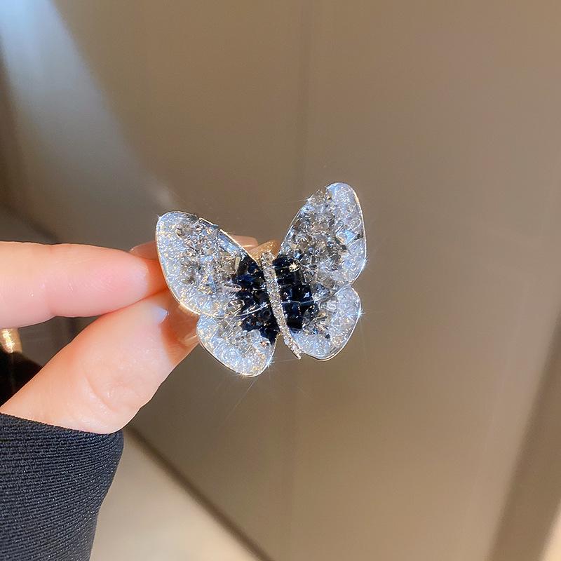 

Elegant Diamond Butterfly Brooch: Luxurious Style Sweater Pin and Corsage for Women