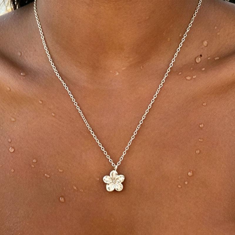 Single pendant, popular light luxury fashion love necklace, women's high-end jewelry accessories necklace