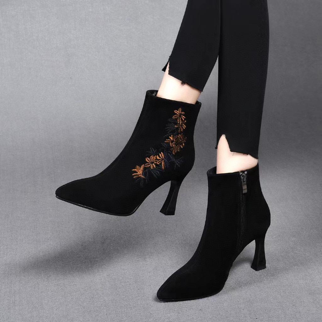 Pointed Stiletto Women's Boots New Retro Embroidered Fashion Boots Fashion Sheepskin Women's Short Boots