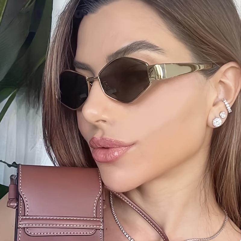 Women's Retr Fashion Glasses with Golden-Tone Frames - Fashionable Decorative Accessories for Casual Outfits Festive Events