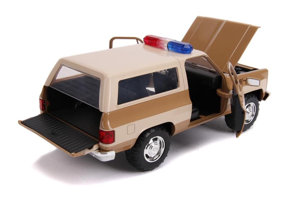Kyosho Jada Toys Hollywood Rides Series 1/24 Scale 1980 Chevy Blazer (with Hopper from Stranger Things) with Police Badge, Finished Model, JADA31111
