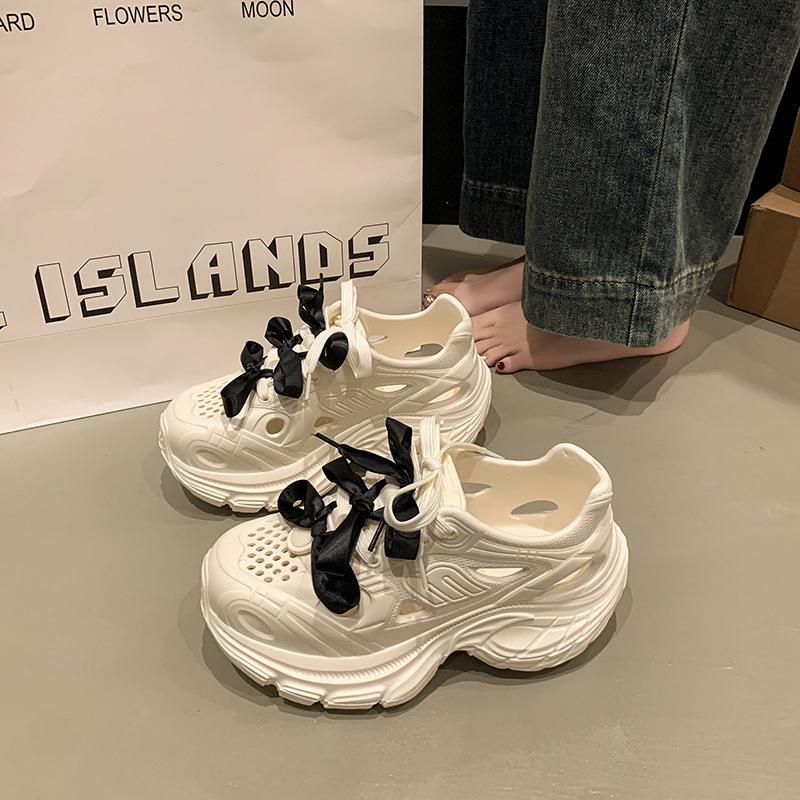 

2025 new hole shoes women s summer wear thick soles to increase the height of stepping on shit versatile breathable non-slip sandals dad shoes 36 белый