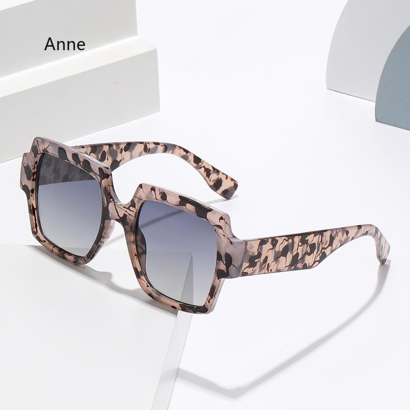 New In Women Retro Oval Sunglasses Black Frame Fashion Trendy Points Sun Glasses Ladies Star Shades UV400 Eyewear