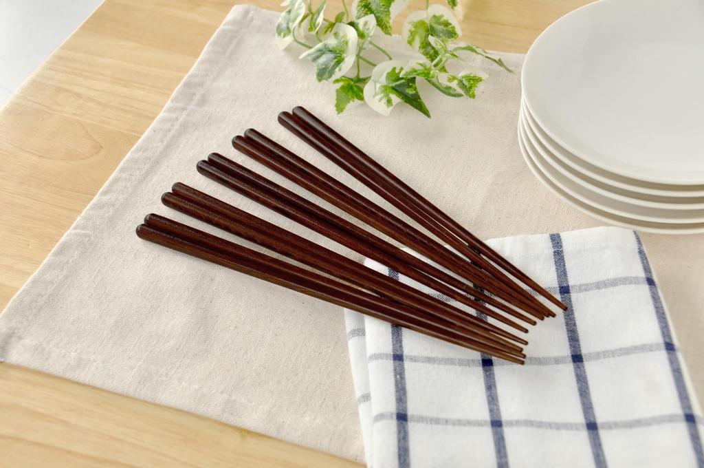 Sakai Sangyo Hiba Lacquered Chopsticks of Approximately Lacquer Finish (Set 5), 22.5cm Long, Lightweight,