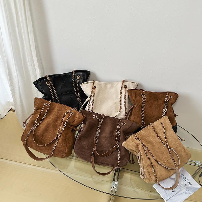 Vintage mattes Wildleder Ketten Achseltasche Damen 2026 Frühherbst Nische Leichter Luxus Schulter Handtasche