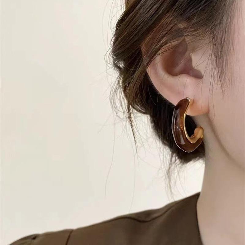 New Design Irregular Metal Pearl Earrings for Women Personalized CC Shape Hoop Earring Korean Fashion Jewelry