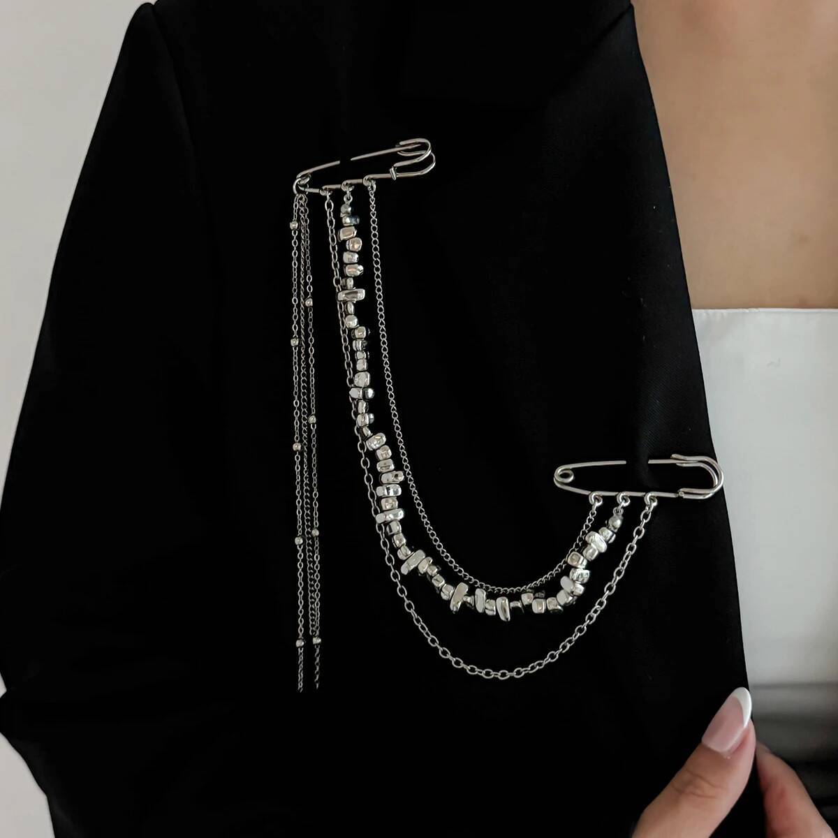 

SHIXIN Trend Silver Color Metal Long Tassel Chain Brooches for Women Retro Irregular Acrylic Beads Brooch Suit Collar Pins Clip