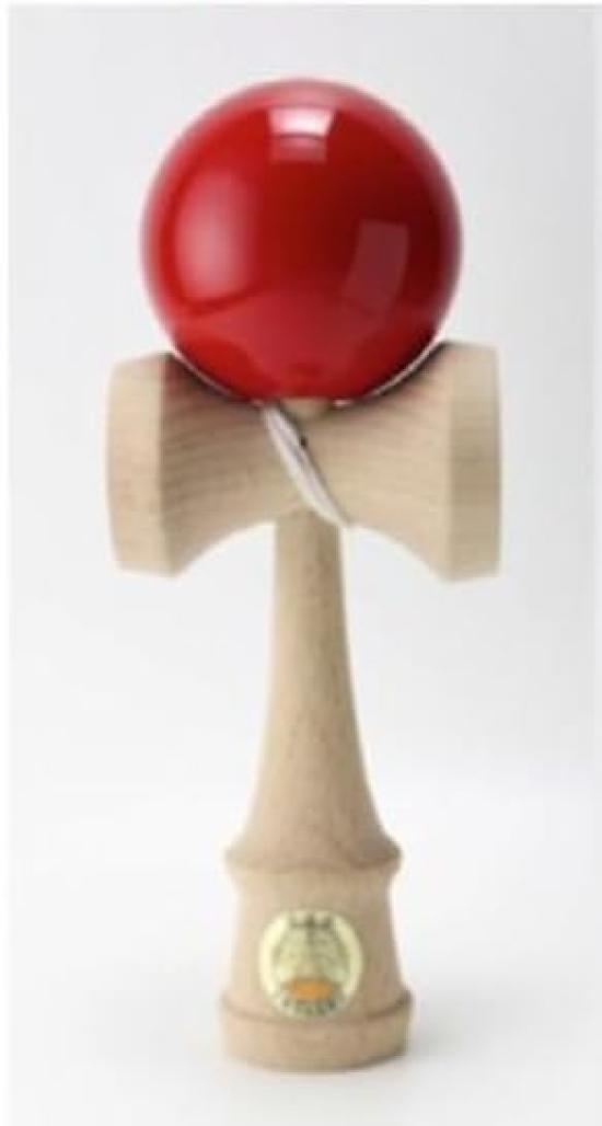 

Сертифицировано Yamagata Kobo Kendama. Включает одну красную Кендаму с запасными частями. Может быть разобрана и отрегулирована для разных людей и людей с ограниченными возможностями.