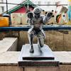 Exkluzivní držák na pero a sponky Rytíř s magnetickou opěrkou v podobě meče – Kreativní pryskyřičná ozdoba