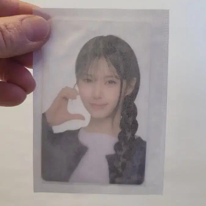 Selling 6 RESCENE photocards sealed)