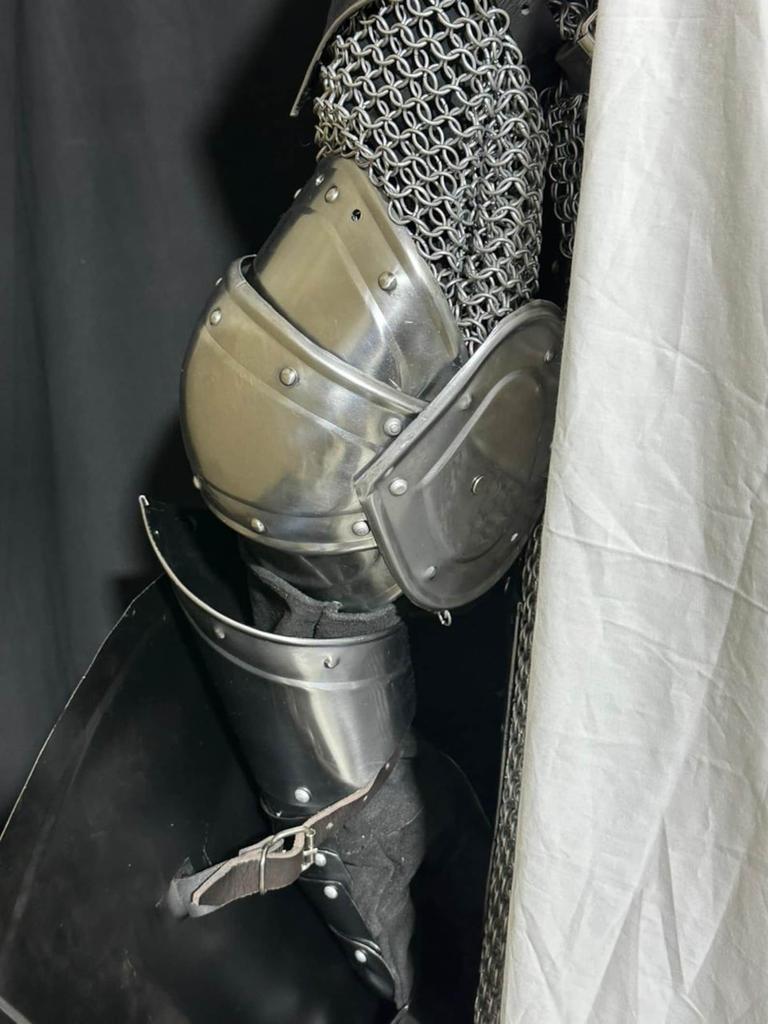 Mittelalterliches Ritterkostüm Rüstungsset mit Barbuta-Helm Cosplay LARP Kostüm