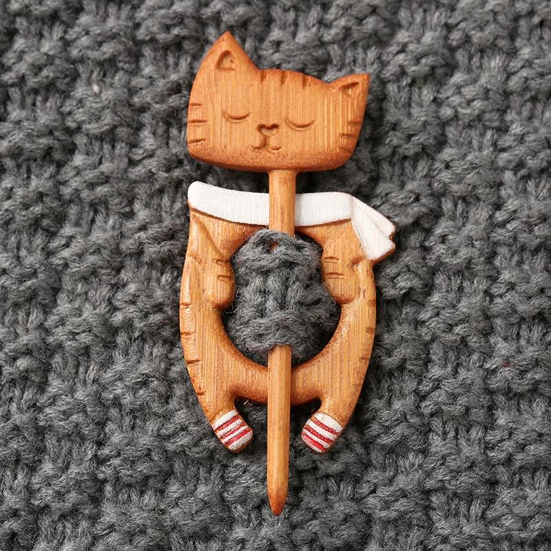 1PC New Animal Shaped Creative Wooden Brooch