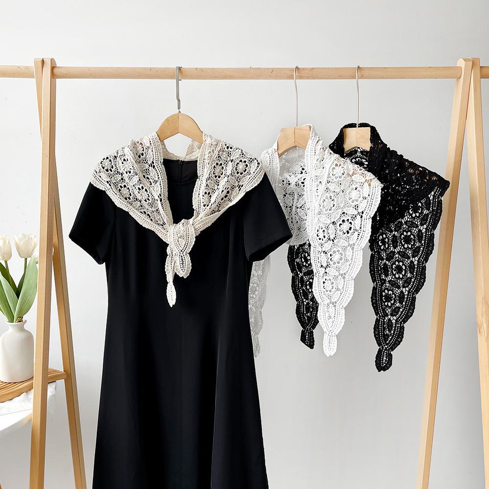 Vintage Crochet Hollow Scarf For Women Triangle Headband  Summer Lace Embroidery Neckerchief Travel Literary Po Hair Scarf
