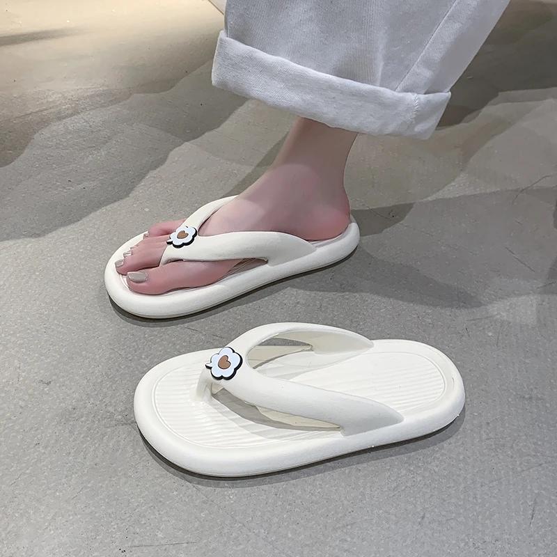 

Модные женские тапочки 2025 Горячие продажи Домашние однотонные тапочки с перемычкой для пальца Уличные модные повседневные удобные женские сандалии 36-37