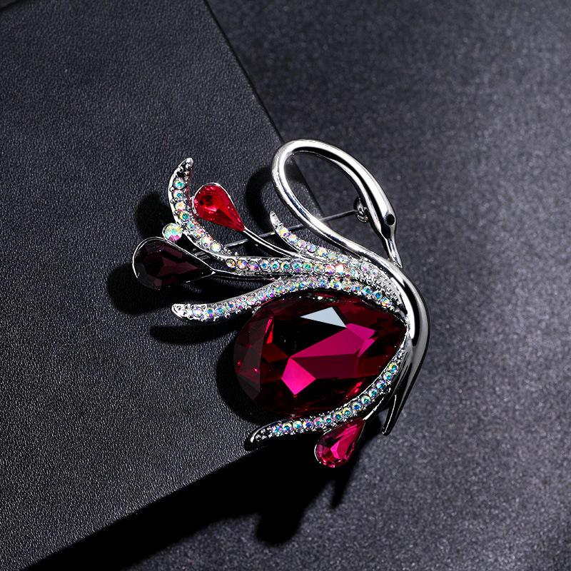 Retro Schwan Brosche: Vielseitige Damenmode-Anstecknadel für Pullover und Strickjacken