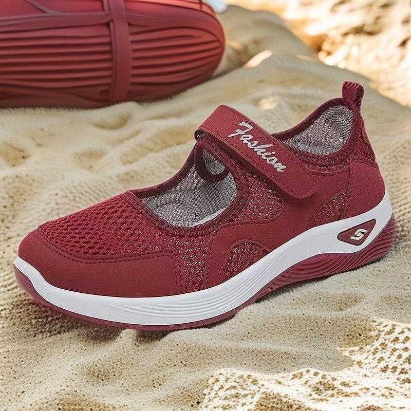 Shoes women's spring single shoes one piece mother shoes medium and old Velcro casual women's shoes factory low heel