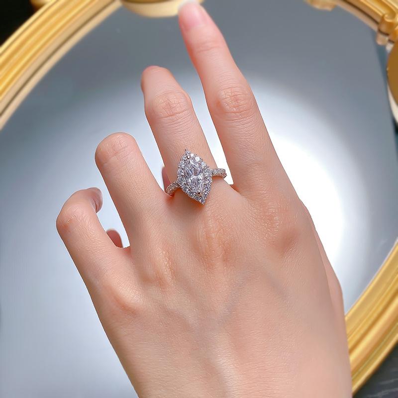 Jewelry Simulation Diamond Ring 6 * 12 Horse Eye White Diamond Ice Flower Cut Wedding Ring Women