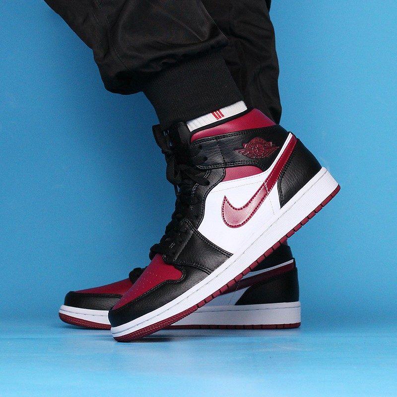 Jordan 1 Mid Bred Toe GS 554725-066