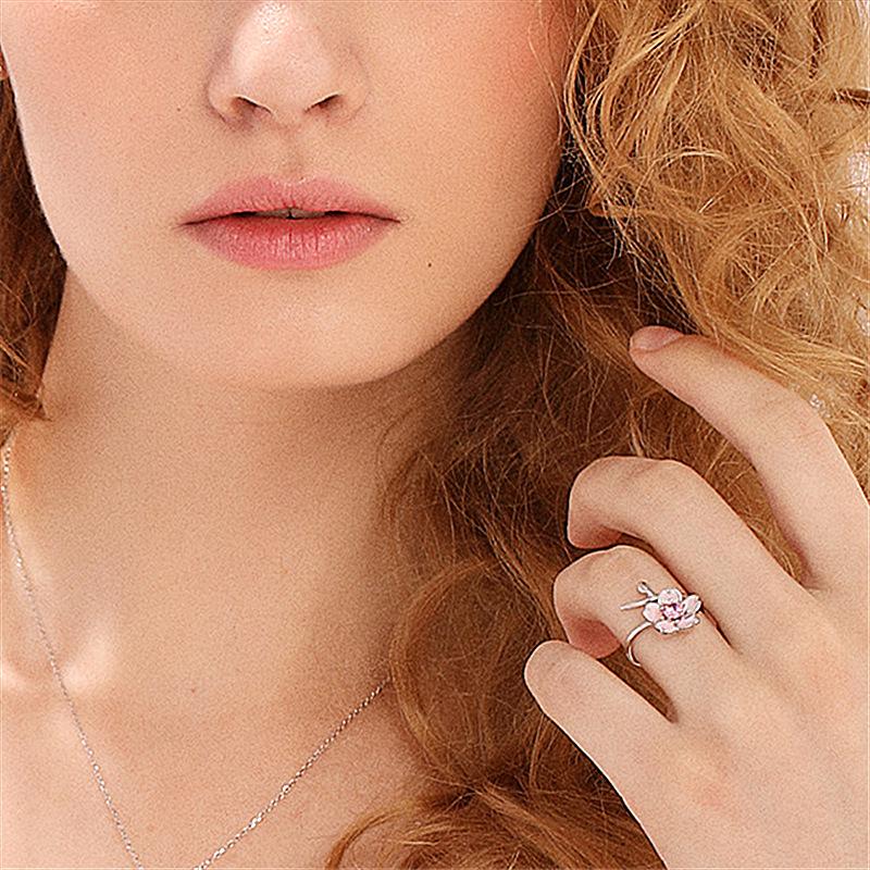 Ring im koreanischen Stil aus Silber mit Epoxidharz, rosa Diamantwirbel