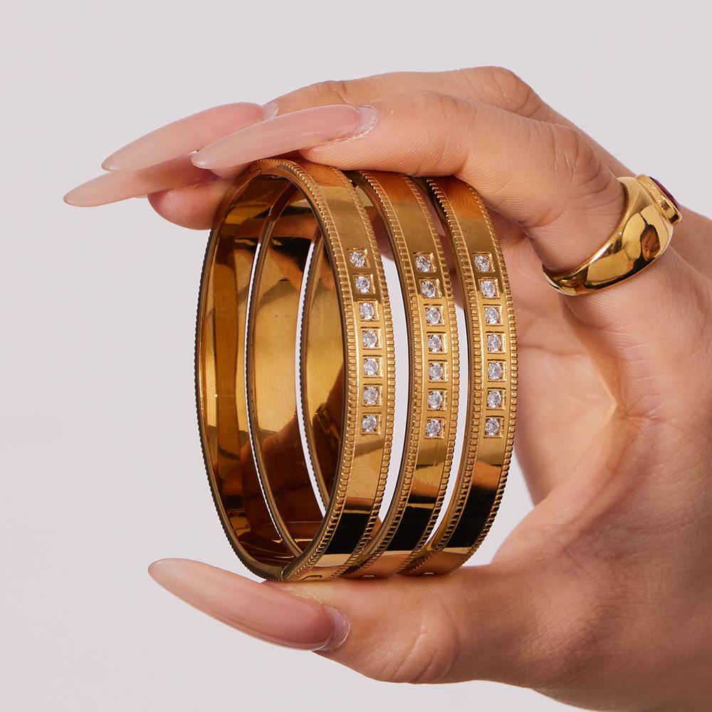 18k Gold-Plated Stainless Steel Bracelet with 5A Zirconia & Hollow Letter Buckle