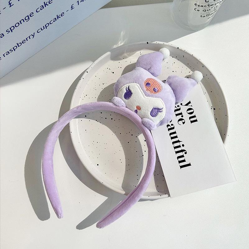 Plush Cartoon Bear Headband: Perfect for Autumn/Winter Skincare, Versatile Outings, and Effortless Style.