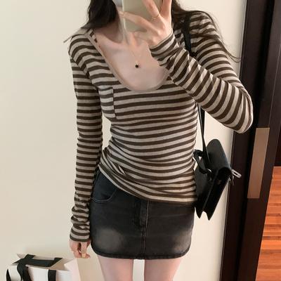 Camiseta americana com bolso listrado e decote em U para mulheres no outono e inverno, nova blusa justa e chique para meninas, da moda