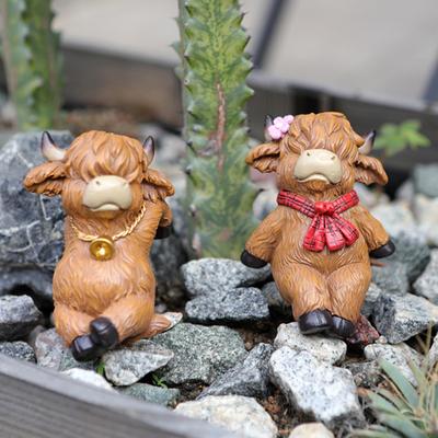 2 Stück Cartoon Hochlandkuh Figur Paar Hochlandrind Statue Harzskulptur