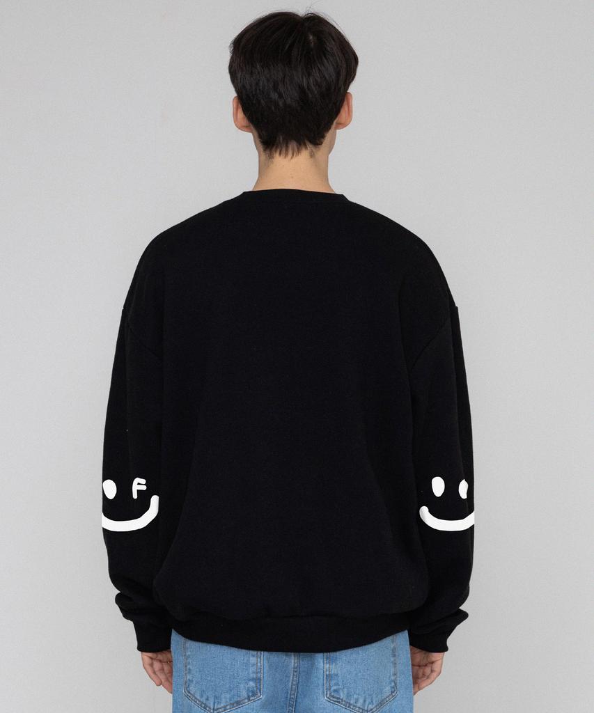 GRAVER [Unisex] Elbow Smile Drawing Sweatshirt_Black/White Logo