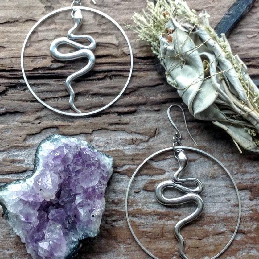 Gothic Personality Sliver Color Cross Medusa Snake Pendant Dangle Earrings for Women Halloween Party Jewelry Accessories Gifts