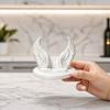 Yousheng 3D-gedruckter Engelsflügel-Handyhalter, Schreibtischdekoration mit geschnitzten Federn, Rutschfester stabiler Halter mit breiter runder Basis, Freihändige Halterung