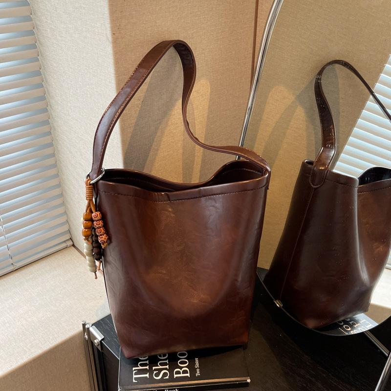 Premium Sense Niche Bag Women's Autumn and Winter 2025 New Retro Versatile Shoulder Messenger Bag Casual and Explosive Bucket Bag