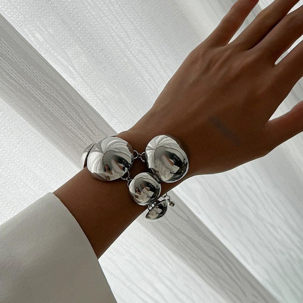 Collana con ciondolo rotondo liscio in metallo per gioielli europei e americani design senso catena industria pesante decorazione collana clavicola