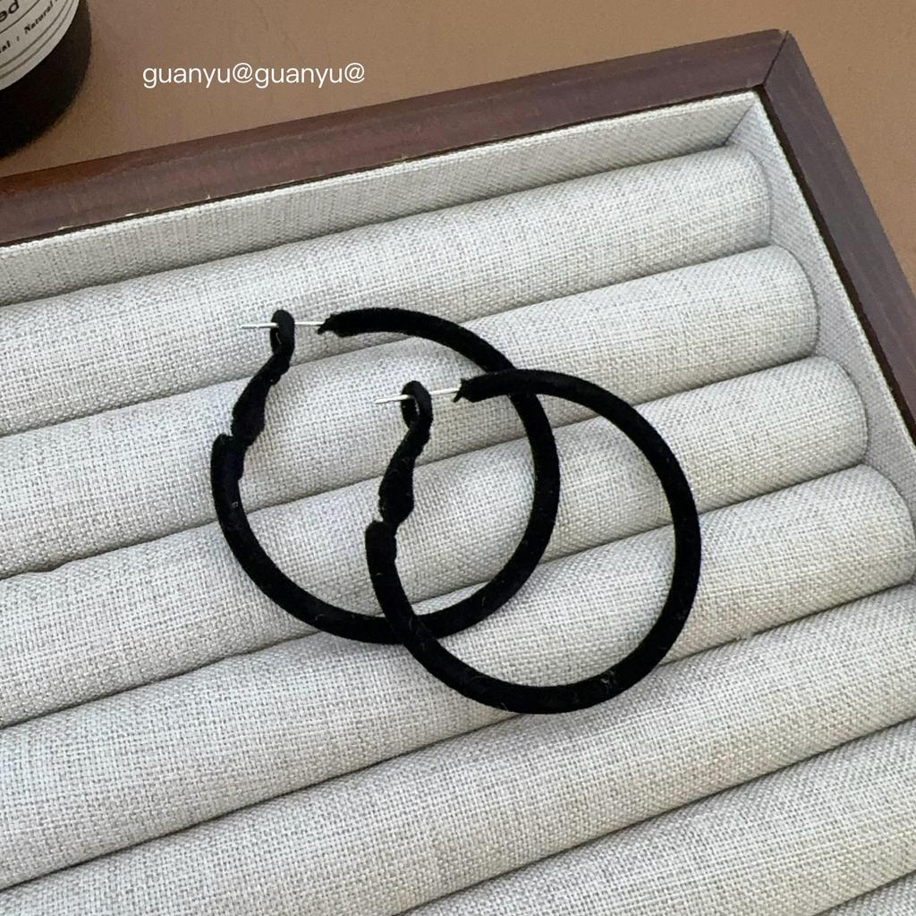 Chic Flocked Circular Pendant Stud Earrings: Light Luxury, Unique Personality, Versatile for Fashion-Forward Women