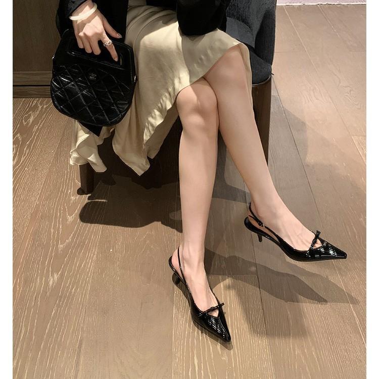 Baotou Sandalen 2025 neue Damen spitze hohle High Heels Stiletto Lackleder Schleife mit einzelnen Schuhen