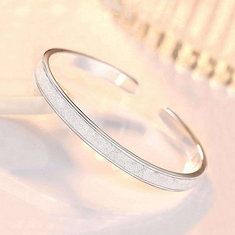 

Матовый открытый женский браслет из серебра 925 пробы - Элегантное и высококлассное украшение