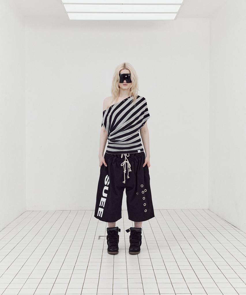 SETUP-EXE Stripe Eyelet Drape Top / Black