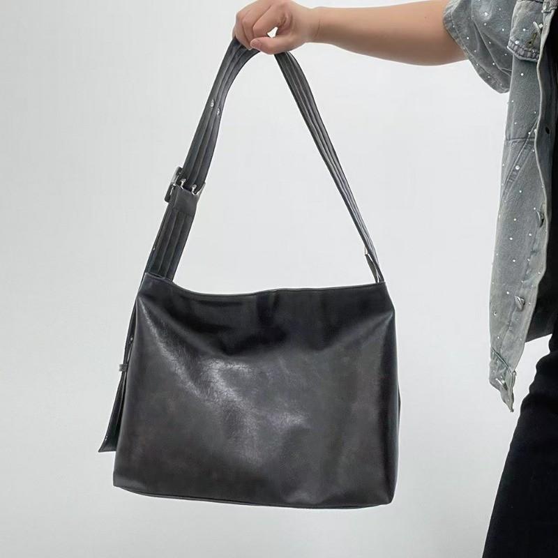 IELGY Retro Large Capacity Tote Bag with Wide Shoulder Strap Design Commuter Shoulder Crossbody Bag