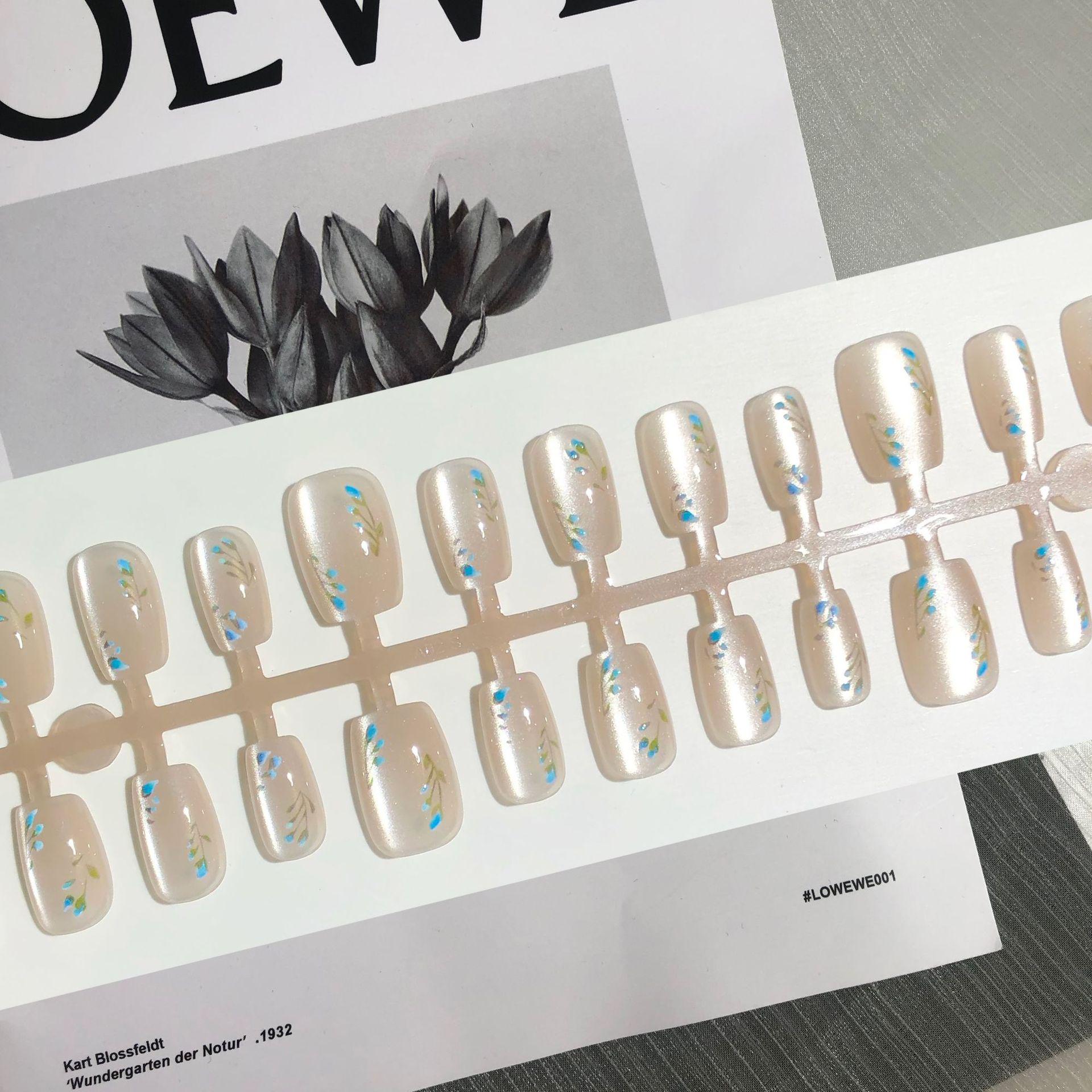 

Bluebell Moonlight Floral Cat Eye Press-On Nails: Cold Nude & Transparent Tips [30 Pieces] Bluebell Dream [30 pieces per strip] Full S Size